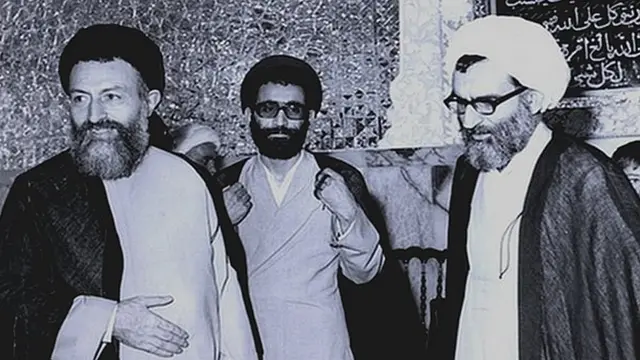 عباس واعظ طبسی (سمت راست) و محمد بهشتی (سمت چپ)