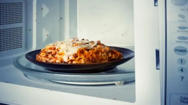 Chakula hupashwa mara moja katika microwave