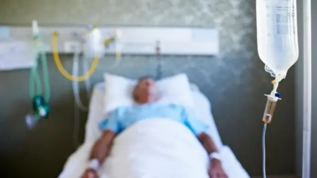 ઓક્સિજનના ઘટના કારણે દરદીઓ મુશ્કેલીના સામનો કરી રહ્યાં છે.