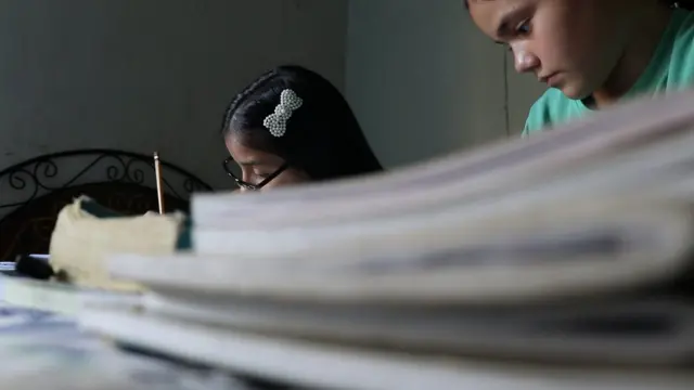Valeria Torres con uno de sus alumnos