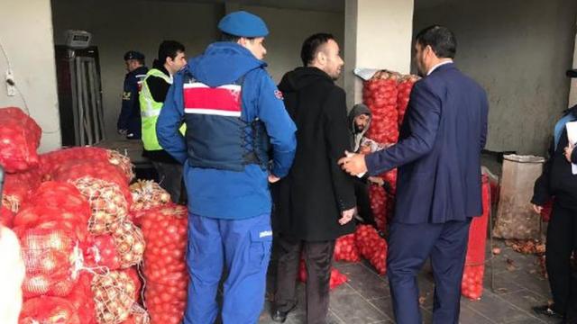 2019'daki yerel seçimler öncesinde soğan fiyatlarının yükselmesi üzerine jandarmalar soğan depolarına baskınlar düzenlemişti