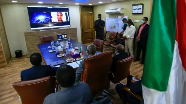 Ministirri Jallisii fi Qabeenya Bishaanii Sudaan wayita viidiyoon marii biyyoota sadanii irratti hirmaatan, Waxabajjii 09