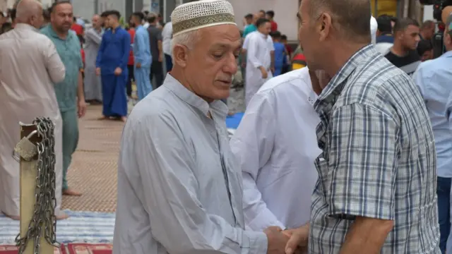 আরব দেশগুলোতে সাধারণত সম্ভাষণ ও বিদায়ের সময় যথাক্রমে আসসালামু আলাইকুম ও মা'সালামা বলা হয়