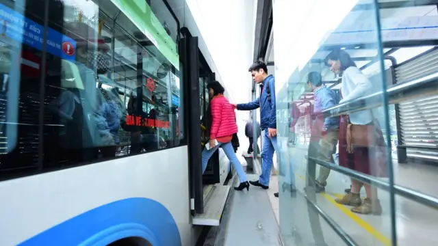 Hanoi BRT sử dụng loại xe có chiều dài 12m, sức chứa 90 hành khách.