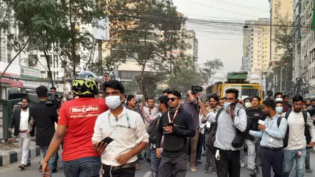 স্থানীয় ছাত্রলীগের মিছিল।