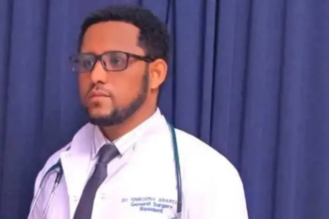 Barsiisaan Yunivarsiitii Jimmaa fi ogeessi baqaqsanii wal'aanuu waliigalaa, Dr. Simboonaa Araarsaa