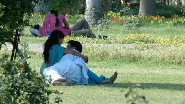 தவறான உறவு : பெண்கள் குற்றவாளியா? அல்லது பாதிக்கப்பட்ட நபரா?