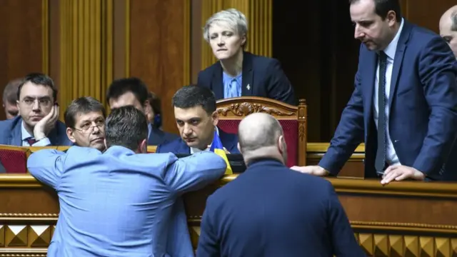 У четвер депутати можуть відправити Гройсмана та його уряд у відставку.