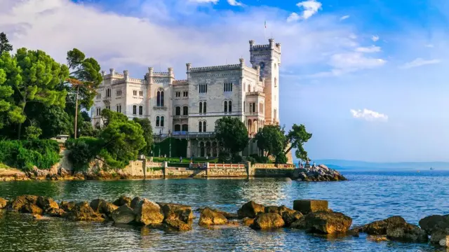 Magaaladuna waxay saaran tahay xeeb aad u qurux badan