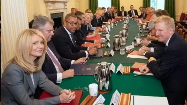 نشست بوریس جانسون با کابینه جدید بریتانیا