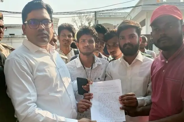 हॉस्टल खोलने की मांग