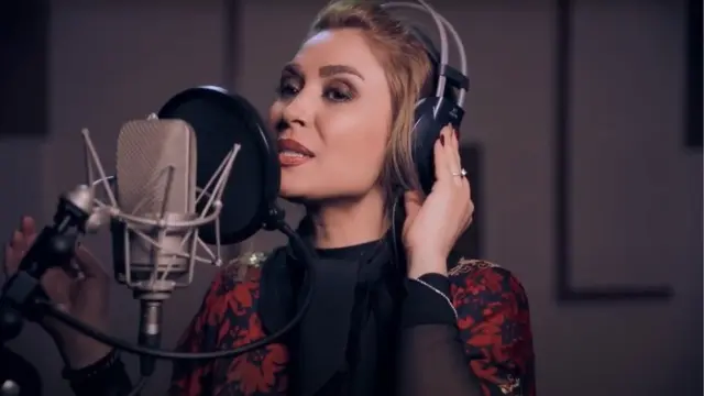 مصی احدی خواننده