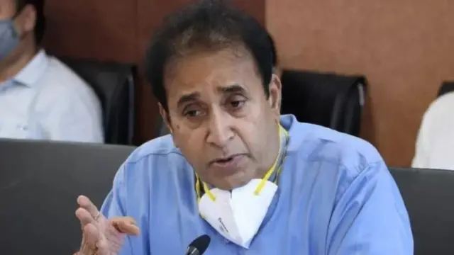 माजी गृहमंत्री अनिल देशमुख यांच्याविरोधात 100 कोटी रुपयांची खंडणी आणि मनी लाँडरिंग प्रकरणी चौकशी सुरू आहे.