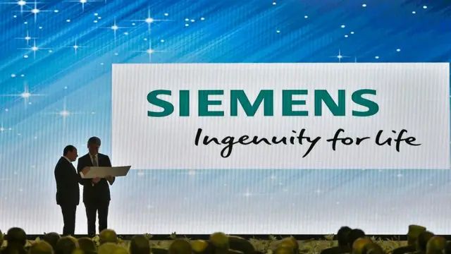 الرئيس السيسي (يسار)