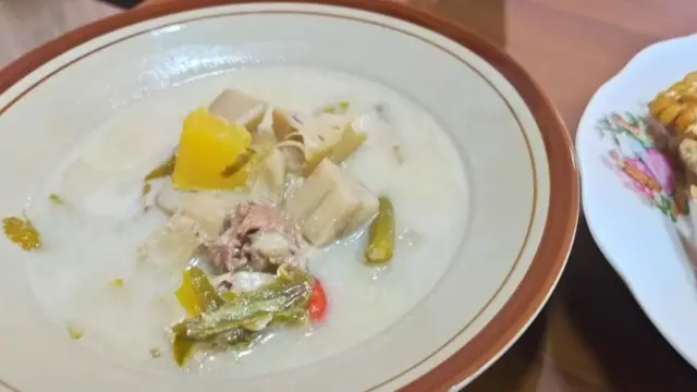 Sayur lodeh tujuh rupa itu terdiri dari kluwih, terung, kulit melinjo, waluh, daun so, tempe, dan cang gleyor bagi masyarakat Jawa memang sudah menjadi kepercayaan untuk tolak bala wabah