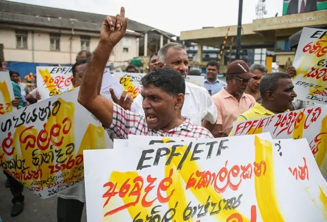 දේශීය ණය ප්රතිව්යුගතකරණයට EPF අරමුදල සම්බන්ධකර ගැනීමට එරෙහිව කොළඹ පැවති විරෝධතාවක්