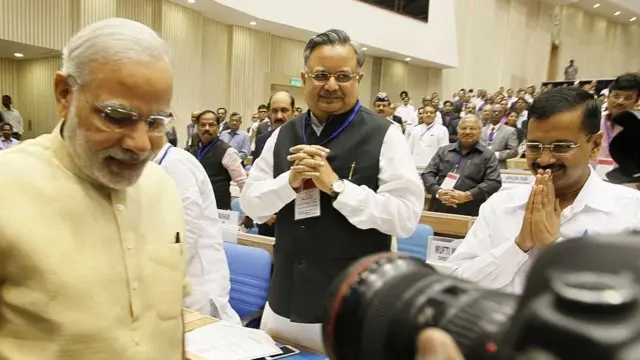 ਰਾਜਨੀਤਕ ਮਾਹਿਰਾਂ ਦਾ ਮੰਨਣਾ ਹੈ ਕਿ ਦਿੱਲੀ ਦੀ ਕੇਜਰੀਵਾਲ ਸਰਕਾਰ ਅਤੇ ਕੇਂਦਰ ਦਰਮਿਆਨ ਵਧ ਰਿਹਾ ਰਾਜਨੀਤਿਕ ਤਣਾਅ ਇਸ ਰਾਜਨੀਤਕ ਵਿਰੋਧ ਦਾ ਨਤੀਜਾ ਹੈ।