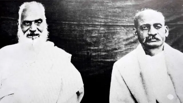 સરદાર પટેલ એક સમર્પિત જીવન પુસ્તકમાં સરદાર પટેલ અને વિઠ્ઠલભાઈનો ફોટો