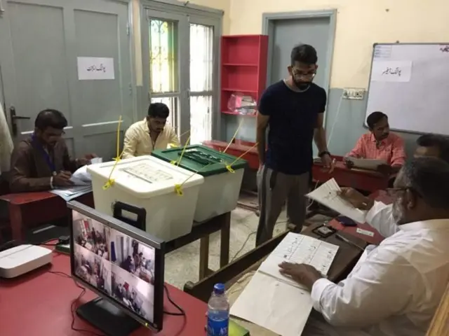 मतदान केंद्र