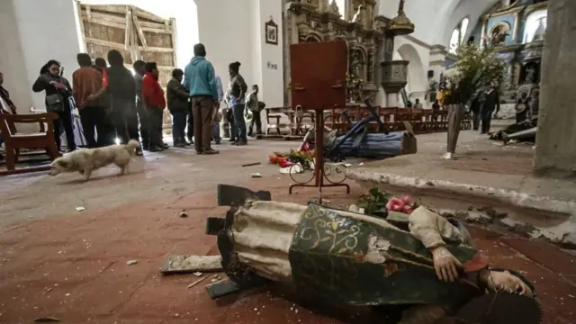 Iglesia afectada por el terremoto en Perú