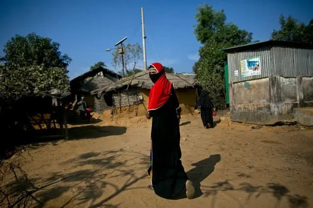Mujer rohingya en un campo de refugiados de Bangladesh.