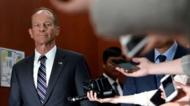 যুক্তরাষ্ট্রের পররাষ্ট্র দপ্তরের প্রতিমন্ত্রী ডেভিড স্টিলওয়েল। তিনি বিবিসিকে বলেন, যারা সত্যিকার লেখাপড়া করতে আসেন তাদের জন্য আমেরিকার ‘দরজা এখনো খোলা।‘