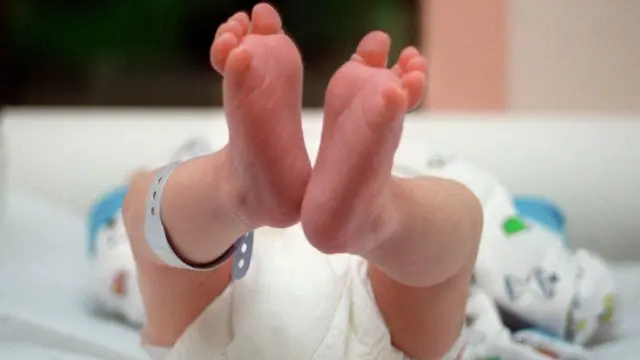 ખેડા જિલ્લાના માતર ગામે રહેતી એક 20 વર્ષીય યુવતીએ સીએચસીના બાથરૂમમાં નવજાત બાળકને ડોલમાં ડુબાડીને હત્યા કરી નાખી છે.