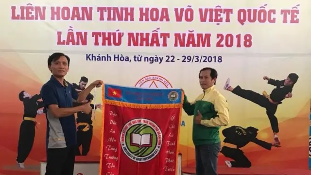 Ông Phạm Đình Quý (bìa trái) từng đoạt nhiều giải thưởng võ thuật các cấp.