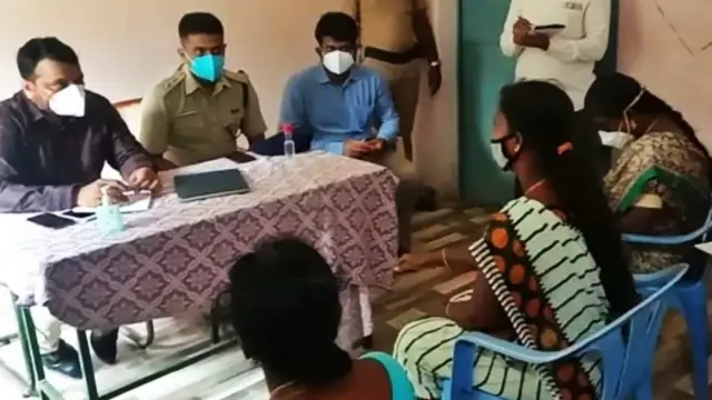 மாவட்ட ஆட்சியர் சந்திரசேகர் சாகமூரி மற்றும் காவல் கண்காணிப்பாளர் ஸ்ரீ அபிநவ் ராஜேஸ்வரியை சந்தித்து நடந்தவற்றை கேட்டறிந்தனர்.