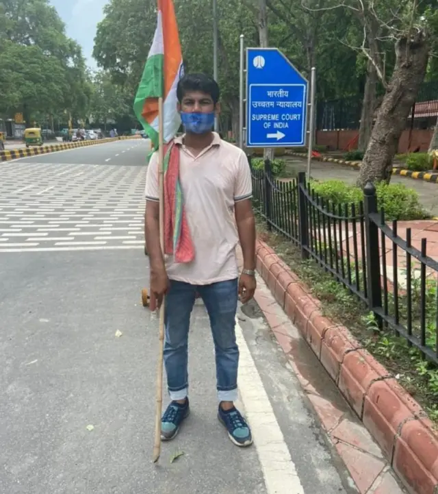 વ્યવસાયે શિક્ષક અને યુજીસીની નેટ પરીક્ષા પાસ કરી ચૂકેલા પ્રવીણકુમાર ન્યાયની માગ કરી રહ્યા છે