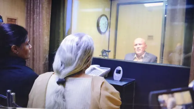 કુલભૂષણને મળતા તેમના મા અને પત્ની