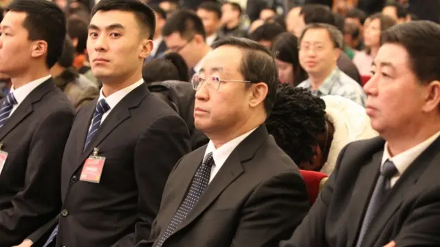 傅政華(右二)資料照片。