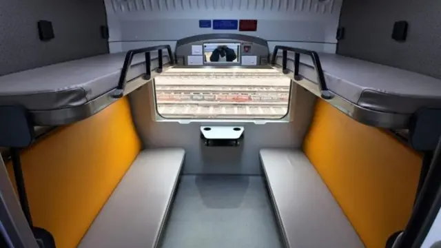 వందే భారత్ స్లీపర్ రైలు, కామఖ్య, హౌరా