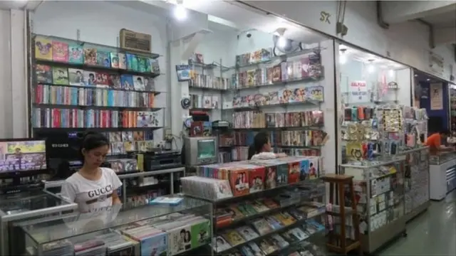 Aktivitas di kawasan Glodok kembali normal, meski sempat sunyi saat keributan hasil pilpres terjadi di depan Bawaslu, Rabu (22/05).