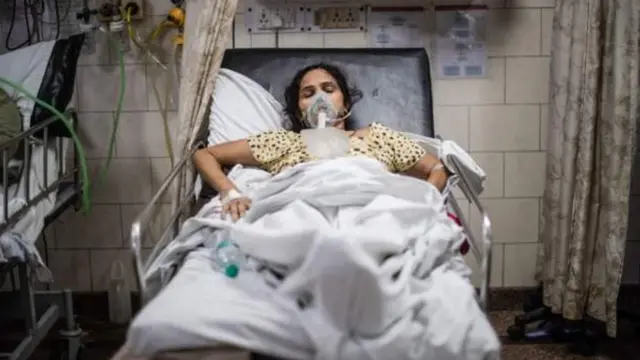 ఐసీయూలో కరోనా రోగి