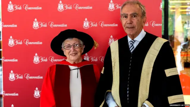 Lois Kamenitz, 70 tahun