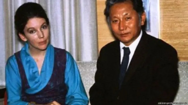 چوگيال اپنی اہلیہ کے ساتھ