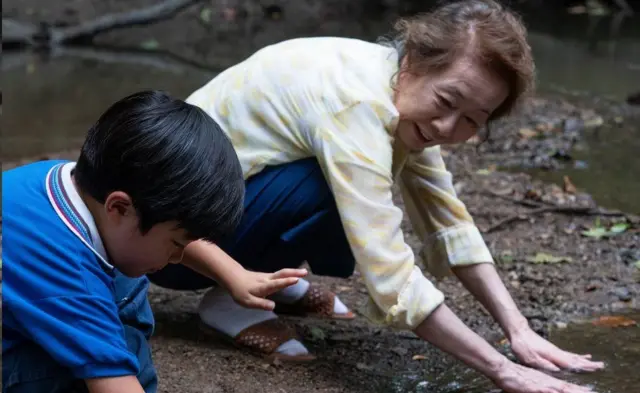 정이삭 감독은 영화 미나리의 많은 디테일이 그의 가족 배경에서 나왔다고 말했다