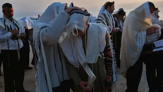 اس جھیل کی اسلام، مسیحیت اور یہودی تینوں مذاہب میں اہمیت بیان کی گئی ہے