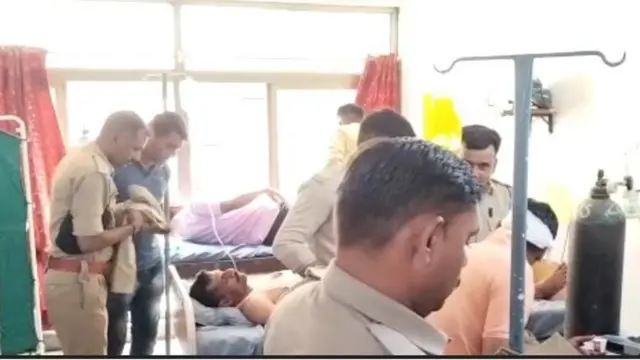 પોલીસ રક્ષણ સાથેના વરઘોડા ઉપર પથ્થરમારામાં પોલીસકર્મીઓ પણ ઘાયલ થયા હતા