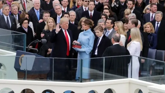 شابت مراسم تنصيبه في الـ 20 من كانون الثاني يناير 2017 سلسلة من المظاهرات الاحتجاجية