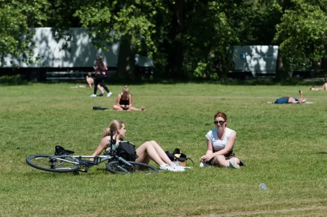 Люди в парке