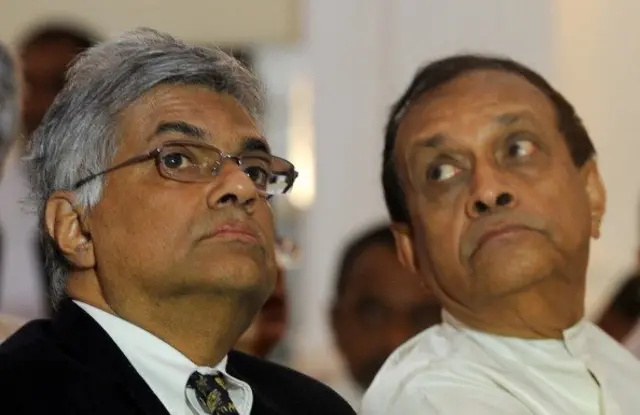 ரணில் விக்ரமசிங்கவுடன் சபாநாயகர் கரு ஜயசூரிய (வலது)