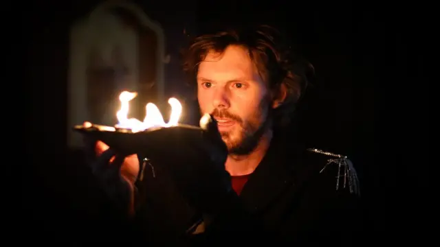 Оливер Беннетт в роли Печорина