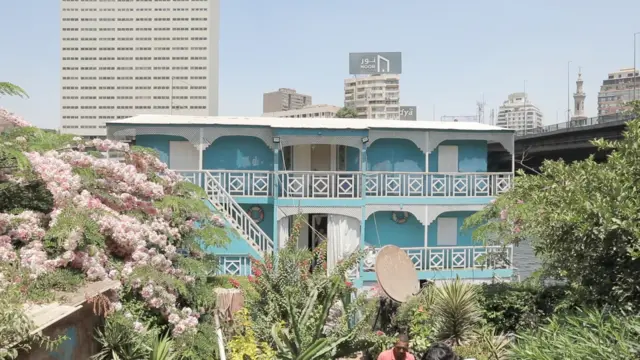 منزل إخلاص العائم