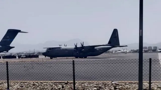 ਕਾਬੁਲ ਦੇ ਅੰਤਰਰਾਸ਼ਟਰੀ ਹਵਾਈ ਅੱਡੇ ਤੇ ਭਾਰਤੀ ਹਵਾਈ ਸੈਨਾ ਦਾ ਜਹਾਜ਼