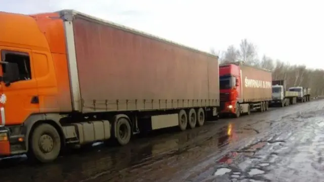 кыргыз өкмөтү кыргыз-казак чек арасындагы кырдаалдан улам өлкө экономикасы 200 миллион доллар зыян тартты деп билдирүү таратты.