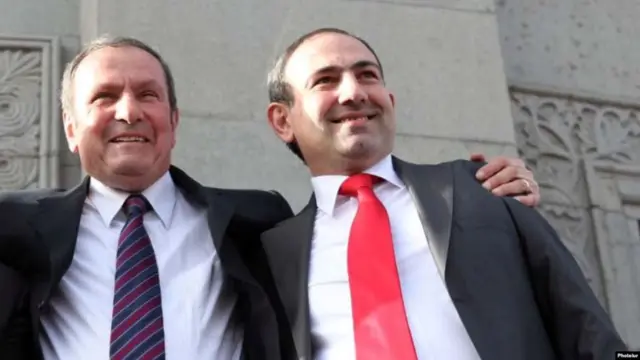 Levon Ter-Petrosyan və Nikol Paşinyan 2011-ci ildə