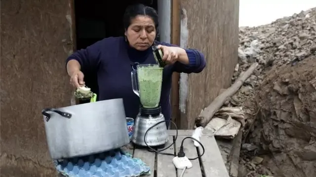 ਮਹਾਂਮਾਰੀ ਤੋਂ ਪਹਿਲਾਂ ਰਸੋਈ ਵਿੱਚ ਸਹਾਇਕ ਵਜੋਂ ਕੰਮ ਕਰਨ ਵਾਲੀ ਜਸਟਿਨਾ ਫਲੋਰੈਂਸ ਇਨ੍ਹਾਂ ਲੋਕਾਂ ਦੀ ਆਗੂ ਬਣ ਗਈ ਹੈ।