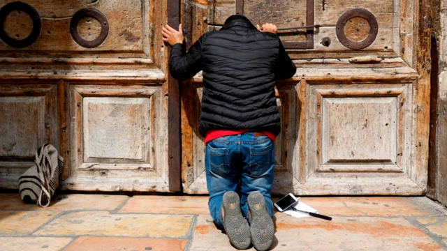 أبواب كنيسة القيامة مغلقة